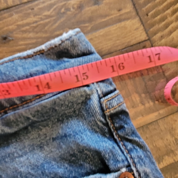 Abercrombie & Fitch The Mom Short High Rise Button Fly Jean Shorts | Size 29 - Picture 7 of 7